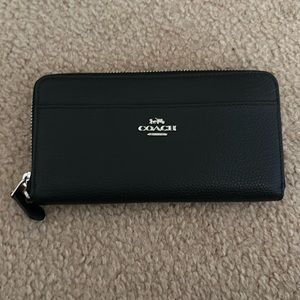 Coach Wallet in black, never used no tags
